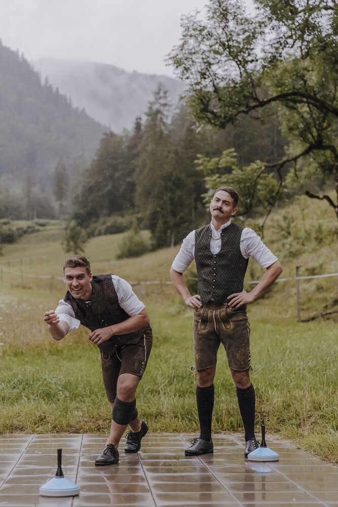 Hirschlederhosen in altschwarz und ahorn