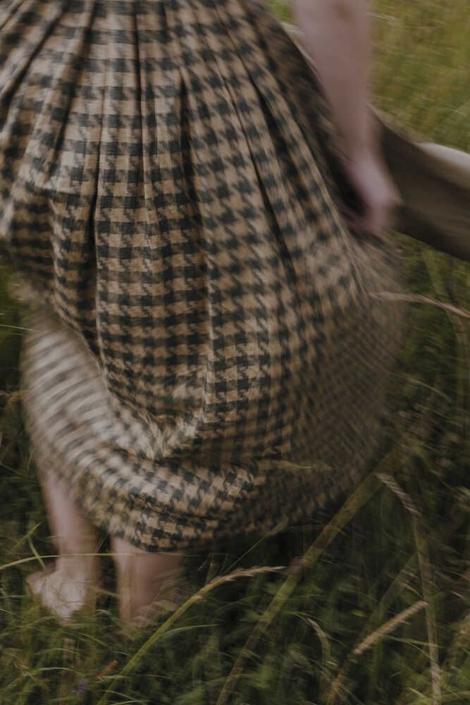 Dirndl Carolina mit Puffarm bronzegrün Detail 03