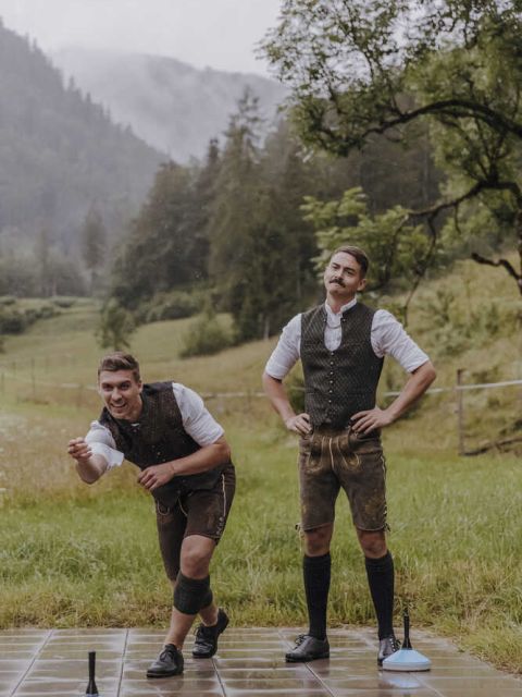 Hirschlederhosen in altschwarz und ahorn