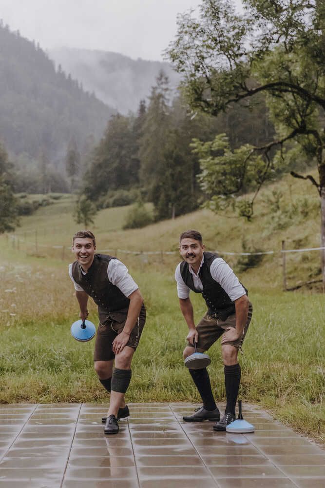 Hirschlederhosen in altschwarz und ahorn Detail 02