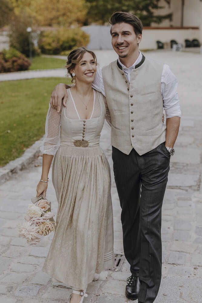 Dirndl Monika in perlmutt