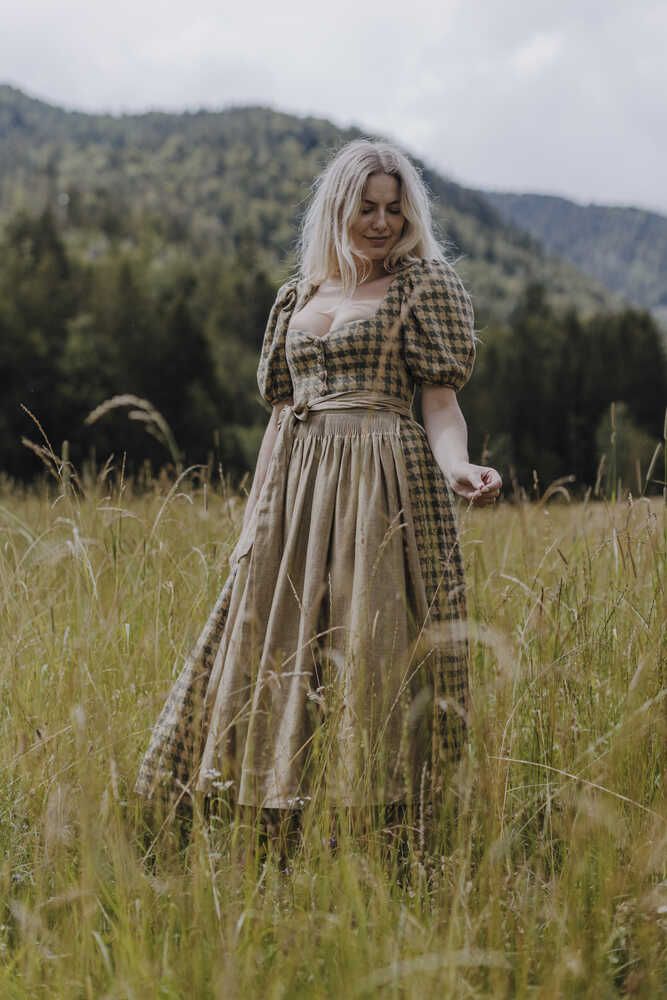 Dirndl Carolina mit Puffarm bronzegrün Detail 02