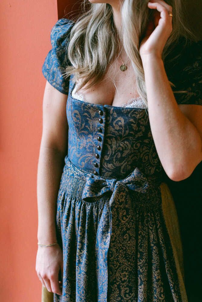 Dirndl Tilda nachtblau Detail 02
