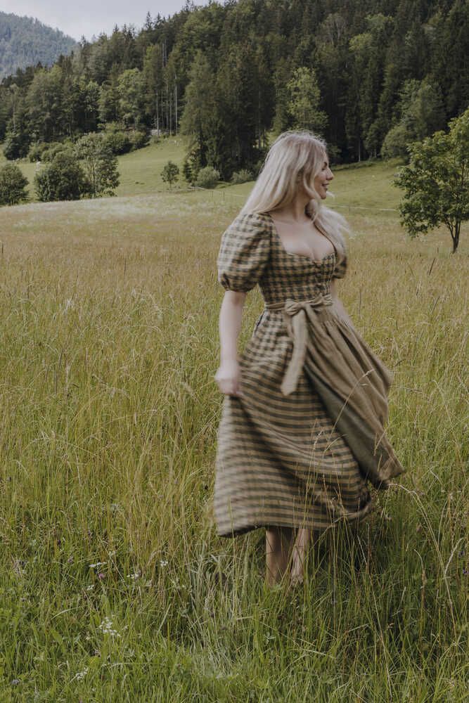 Dirndl Carolina mit Puffarm bronzegrün Detail 04