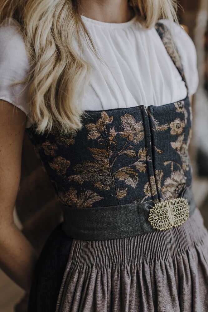 Dirndl Lissi in oxfordblau Detail 02