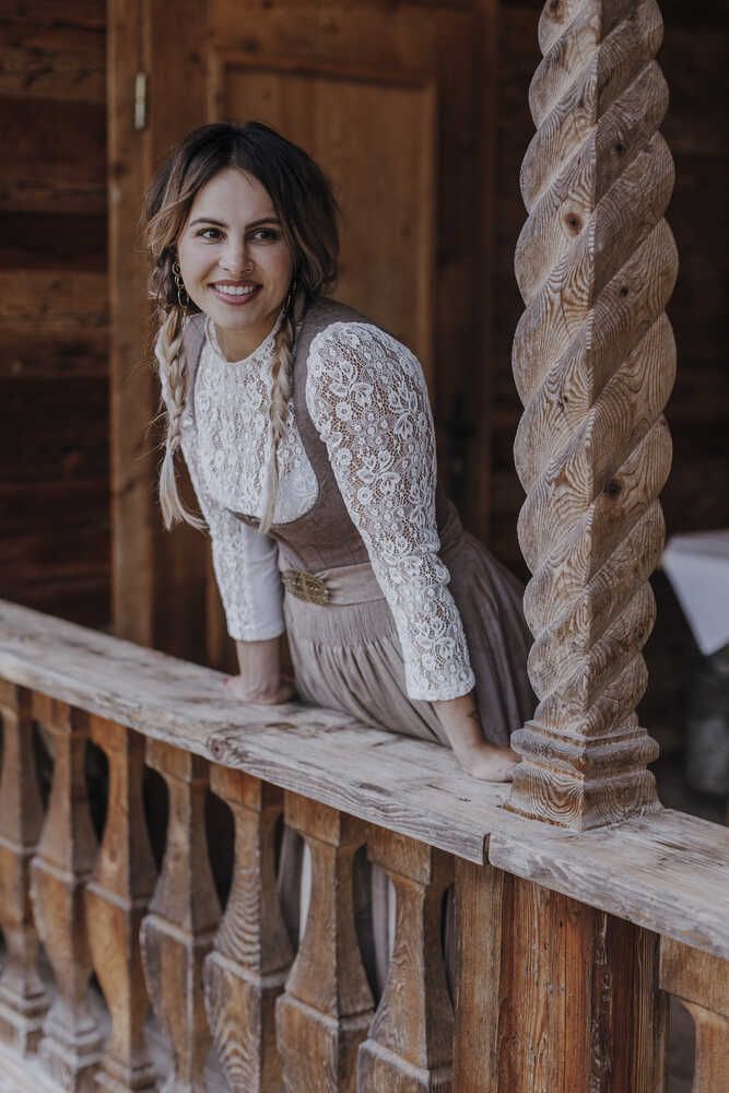 Dirndl Antonia in taupe/ rosé Detail 03