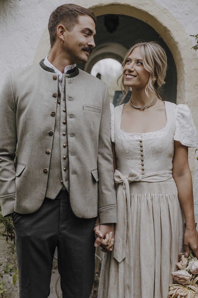 Dirndl Monika in wolkencreme