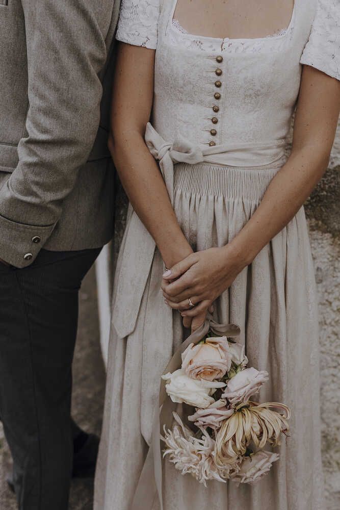 Dirndl Monika in wolkencreme Detail 02